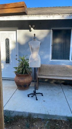 Vintage ROYAL FORM mannequin.