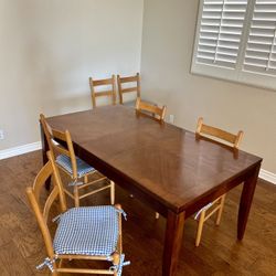 Dining Room Table & Chairs 