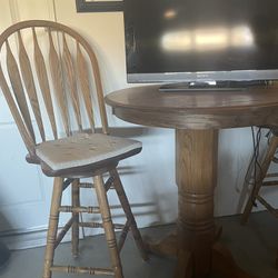 Oak Pub Table with 2 Matching Stools