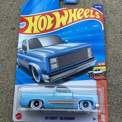 TRADE BLUE SILVERADO FOR SILVER ONE  HOT WHEELS (Valencia)  