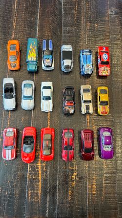 18 Hot Wheels Lot