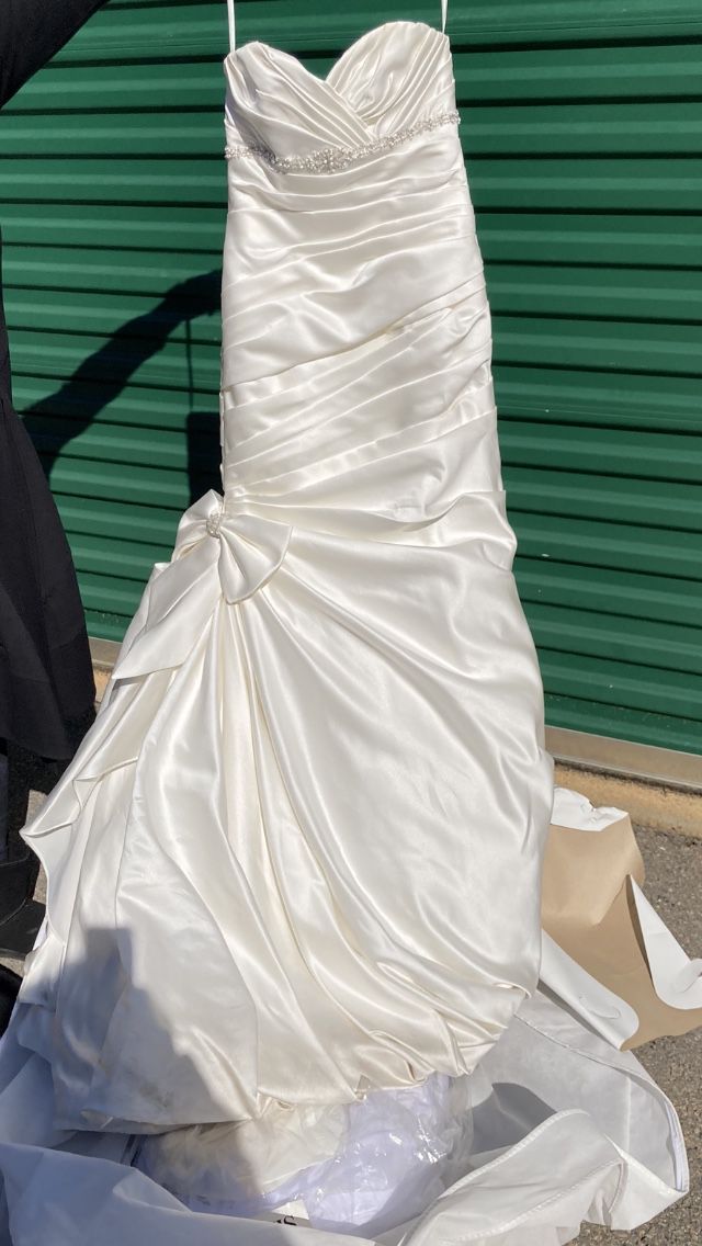 David’s Bridal Wedding Dress Size 4