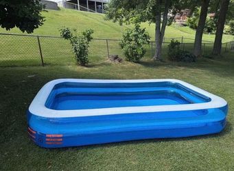 New, Large, inflatable pool, 10‘ X 6‘ X 22“