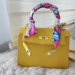 📌AVAILABLE 📌 LIMMITED EDITION  Hermes Kelly Genuine Leather Bag With Strap And FREE Twilly