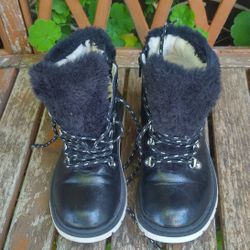 BOOTS GIRL SIZE  (2) 👸