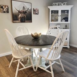 Cottage Chic Dinning Table And Chairs
