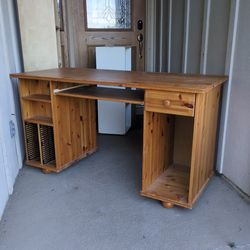 Desk wooden