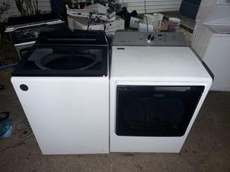 Whirlpool washer 5.3 cu and maytag dryer electric set