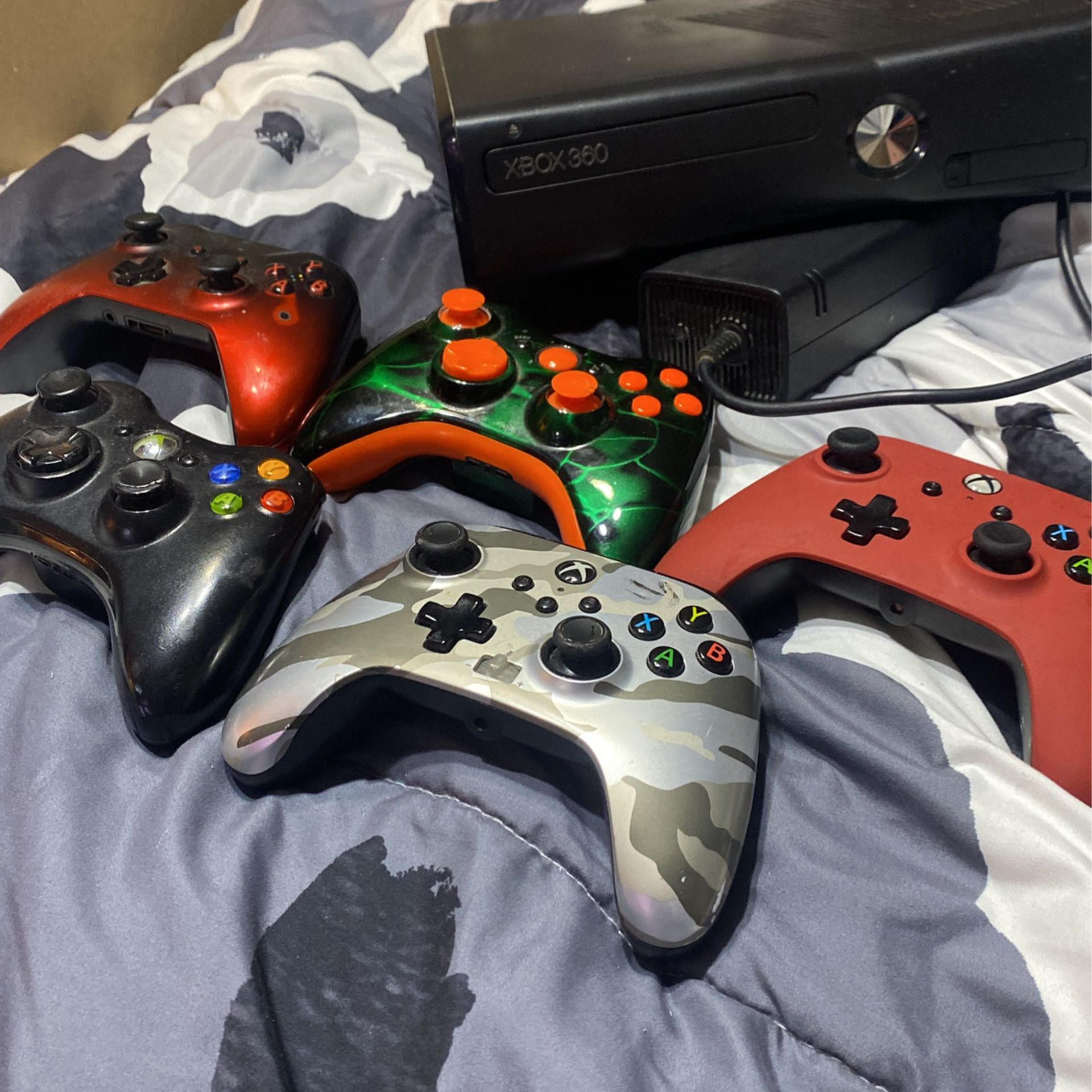 Xbox 360 With 5 Controllers