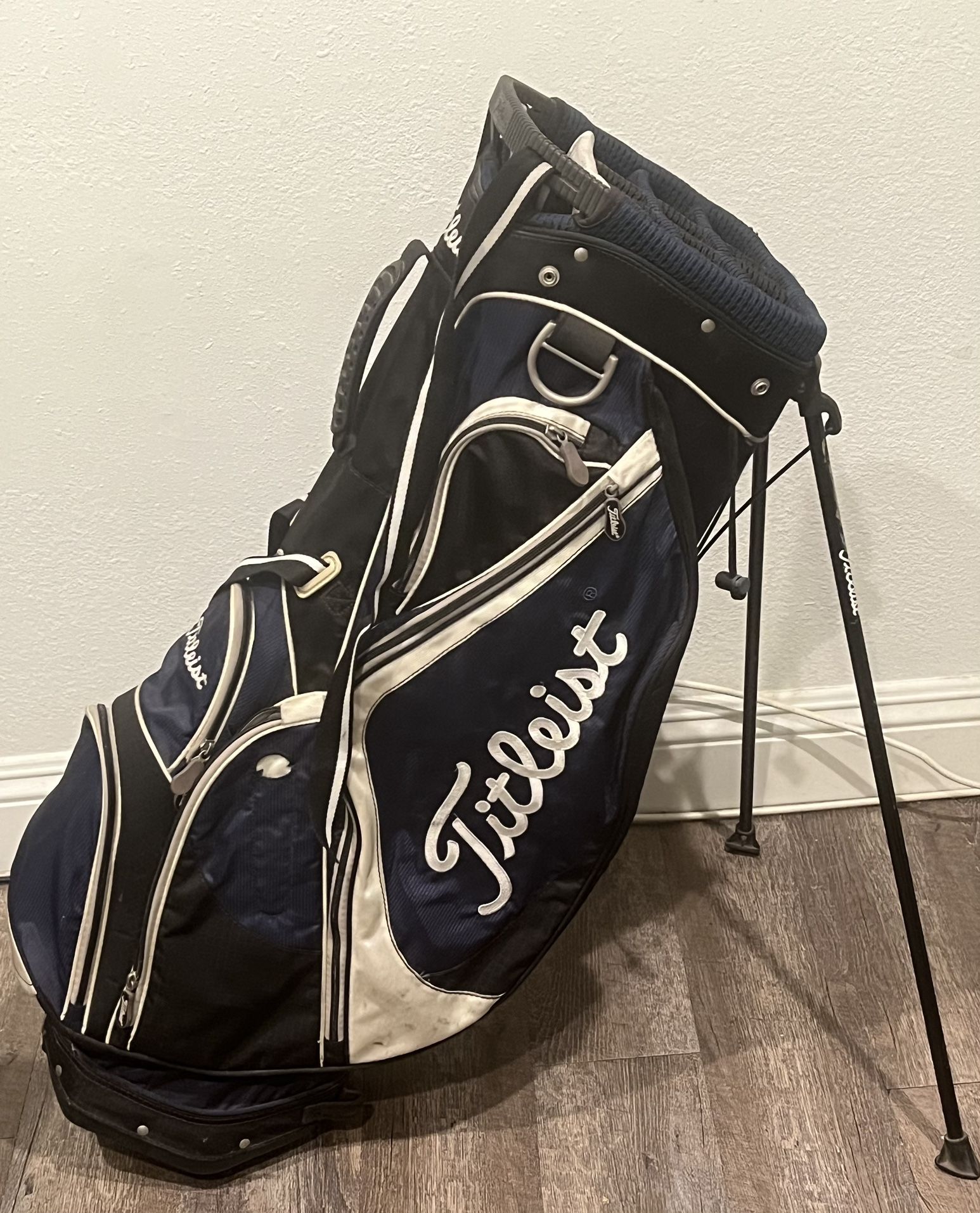 Titleist Golf Carry Hybrid 14-Way Golf Stand Bag