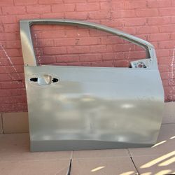2012 - 2018 TOYOTA YARIS RH RIGHT DOOR OEM
