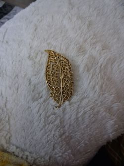 Goldstone leaf brouch