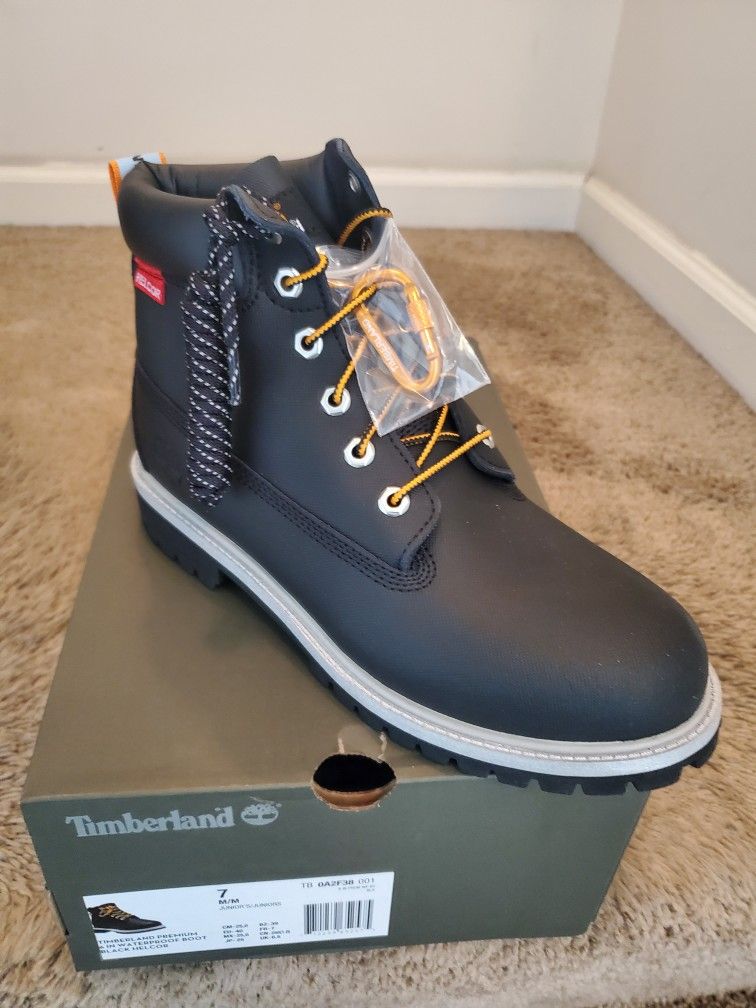 NEW TIMBERLAND SIZE , 7Y