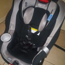 Graco 8 Position Adjustable Car seat (Like New)