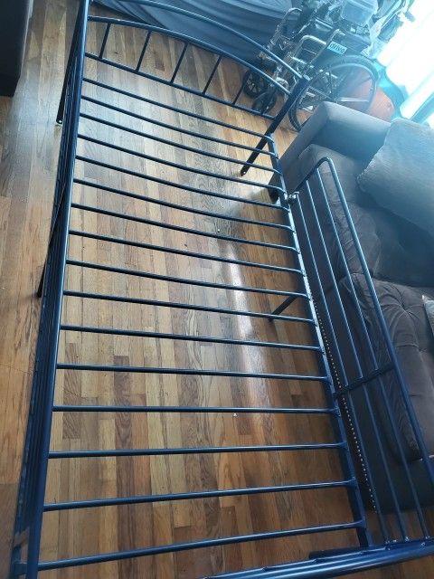 Twin Size - Blue Metal