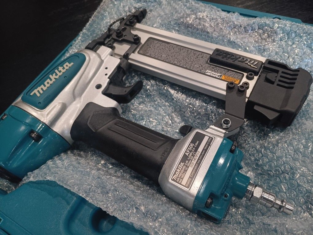 Makita Pneumatic Brad Nailer AF506
