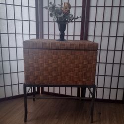 Vintage Crosshatched Wicker Reed Wrapped hinge Lidd