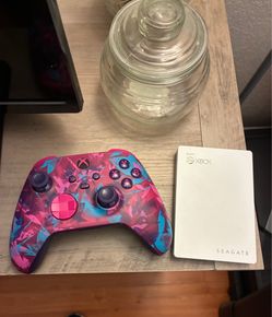 Gaming Xbox controller/external ssd 2tb