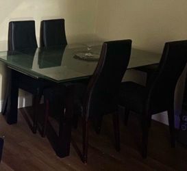 DESIGNER EXPANDABLE GLASS DINETTE SET WITH MATCHING LEATHER CHAIRS…OVER $2000 NEW…