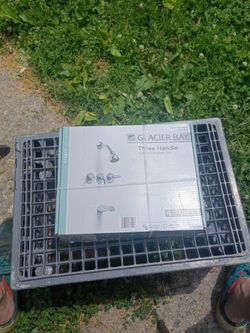 Glacier Bay three handle, tub & shower set NEW