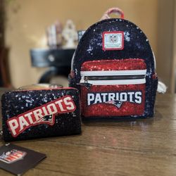 Brand New Loungefly Patriots Mini Bagpk And Wallet
