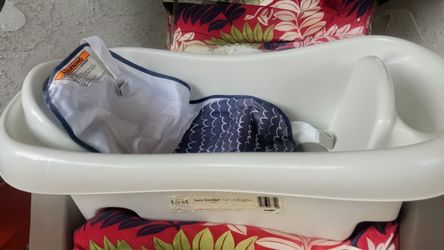 Hey baby, bathtub and swing
