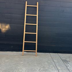 Heart & Hand Decor Ladder