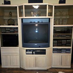 MUST GO - Entertainment Center