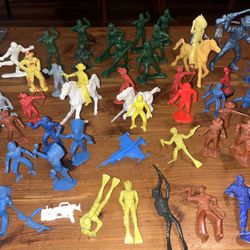 Vintage Plastic Toy Figures (75 LOT)