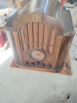 Vintage Antique Wooden Tube Radio