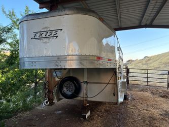 Livestock/horse gooseneck trailer