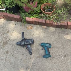 vendo estos dos taladros uno Es de 1/2 y el otro 3/8 ese es de  Pila pero no tiene. Ni cargador y el otro es eléctrico de media los dos  por 20 dollar