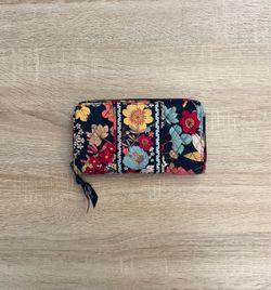 Vera Bradley Floral Patchwork Zip Around Wallet Navy Blue Multicolor