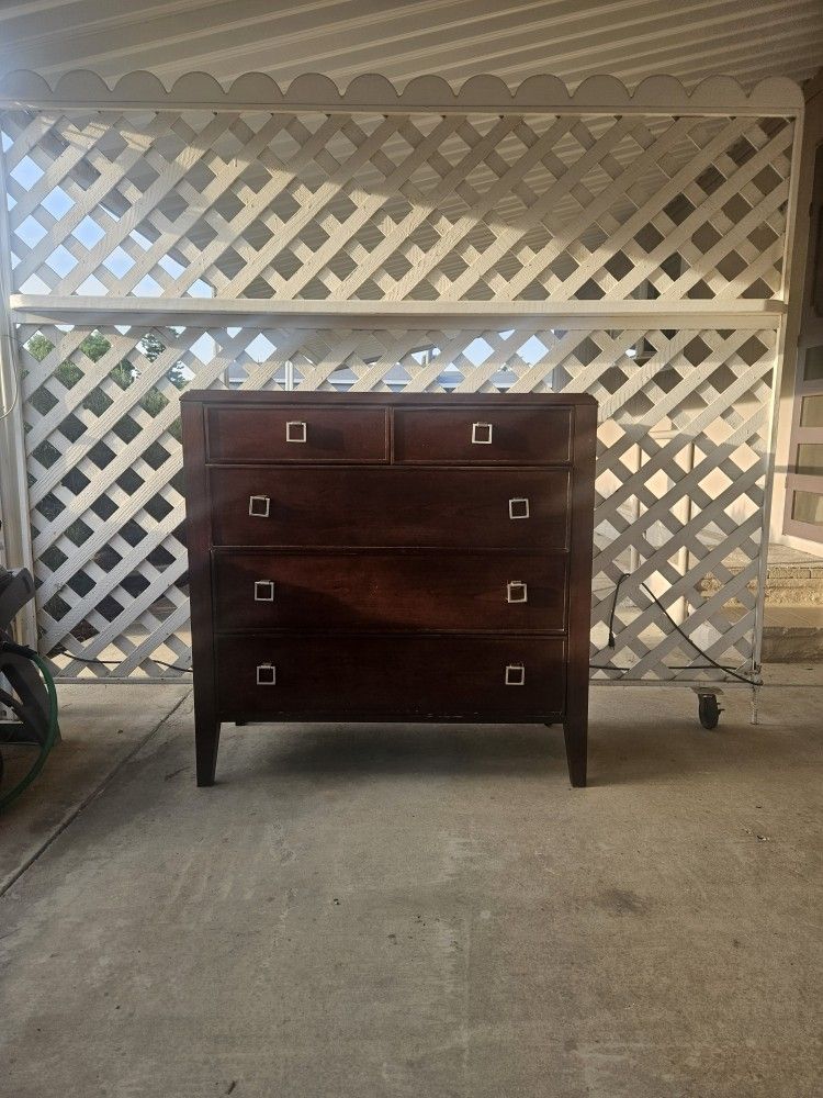 Bedroom Set With Night Stand And Dresser