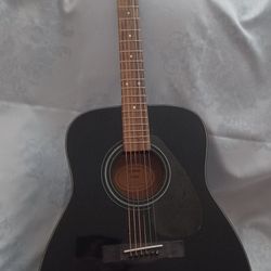 Yamaha F335 Acoustic Guitar (Black) 