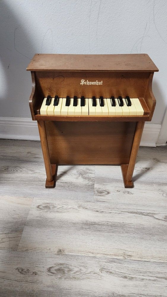 Vintage Schoenhut Childrens Upright Piano 25-Keys Wood Upright 20" Tall