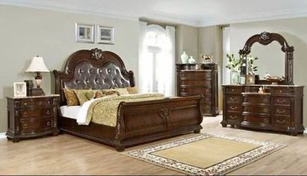Traditional Dark Cherry Bedroom Set