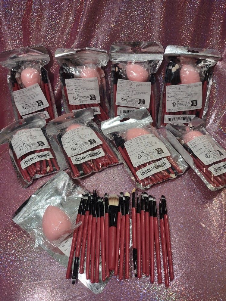 New 20 Piece Make Up Brush & Blender Sets -$5 Each