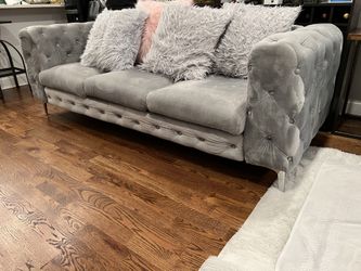 Sofa (Just Like New)