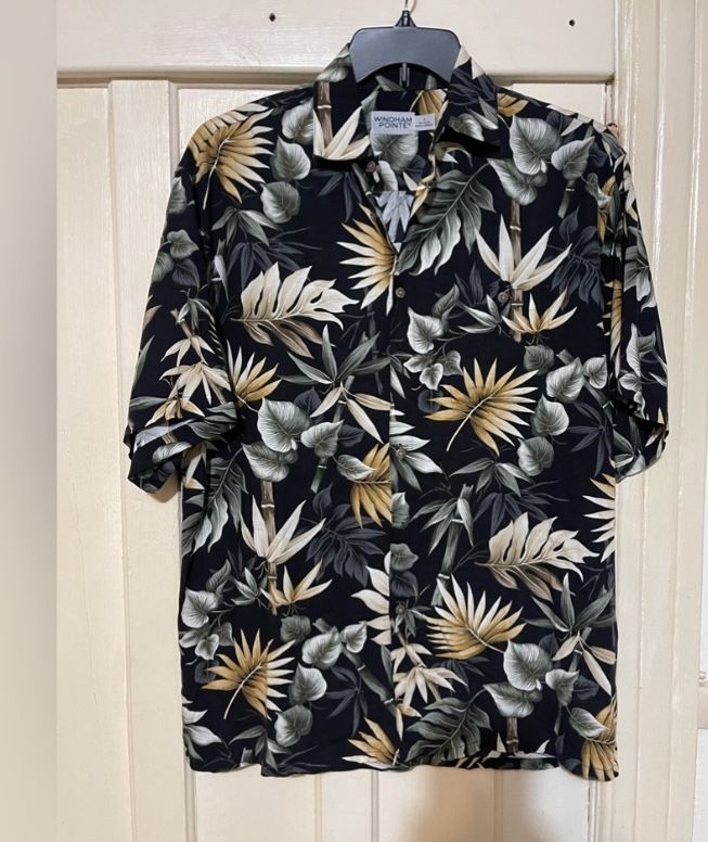 WINDHAM POINTE Men’s Hawaiian 100% RAYON floral shirt size M