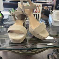 NEW SPLENDID TAUPE HEELS