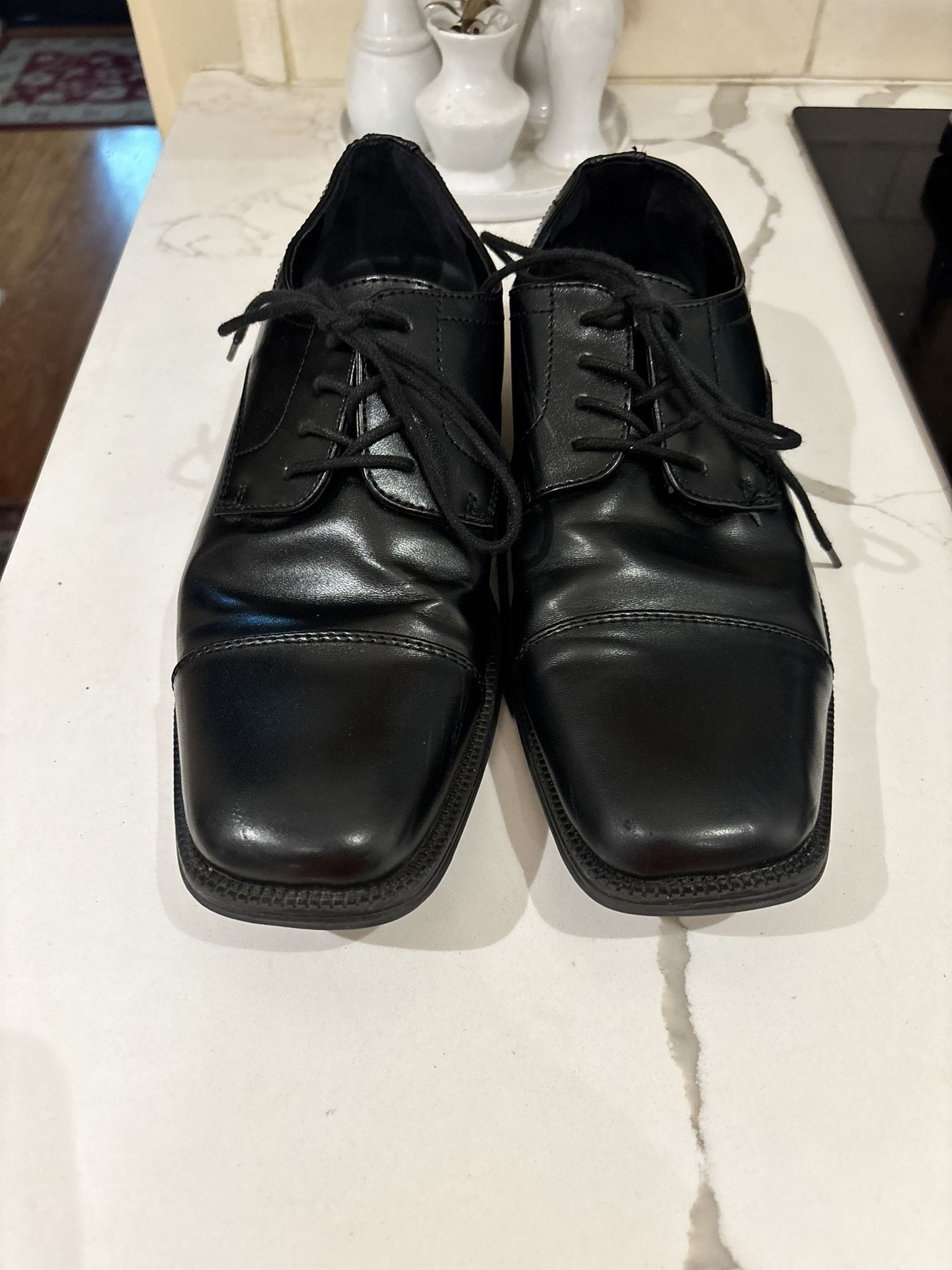 Alfani men size 8.5 black lace up dress shoes Adam man made material