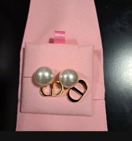 Gold Pearl Earrings