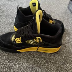 Jordan 4s Thunder