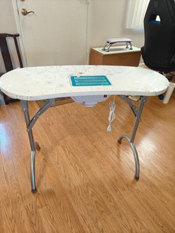 Nail desk w/dust collector