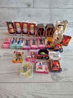 Disney Store mini brands collectables mini figures ( 25 )