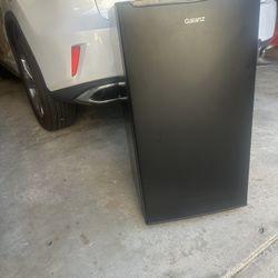 Nice Black mini Fridge Like new $75 OBO 