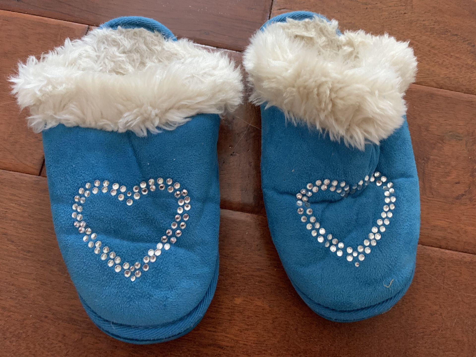 PS Aero girls 2-3 slippers barely worn