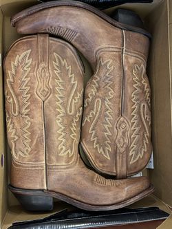 Brand New Genuine  Distressed Leather Snip Toe Cow Girl Boots