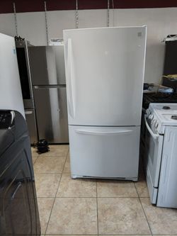 KENMORE REFRIGERATOR WORKS GREAT